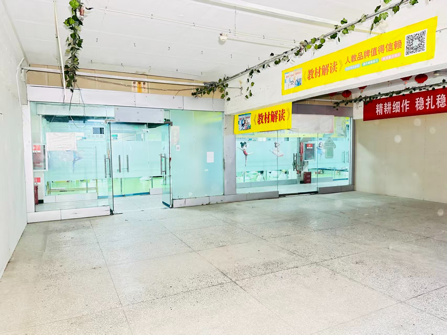 047村道提供写字楼、商铺、展示空间、直播间等多种面积选择，满足企业办公、研发、展示、运营等多元需求。